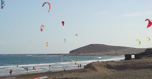 Kites über der Medano Bucht