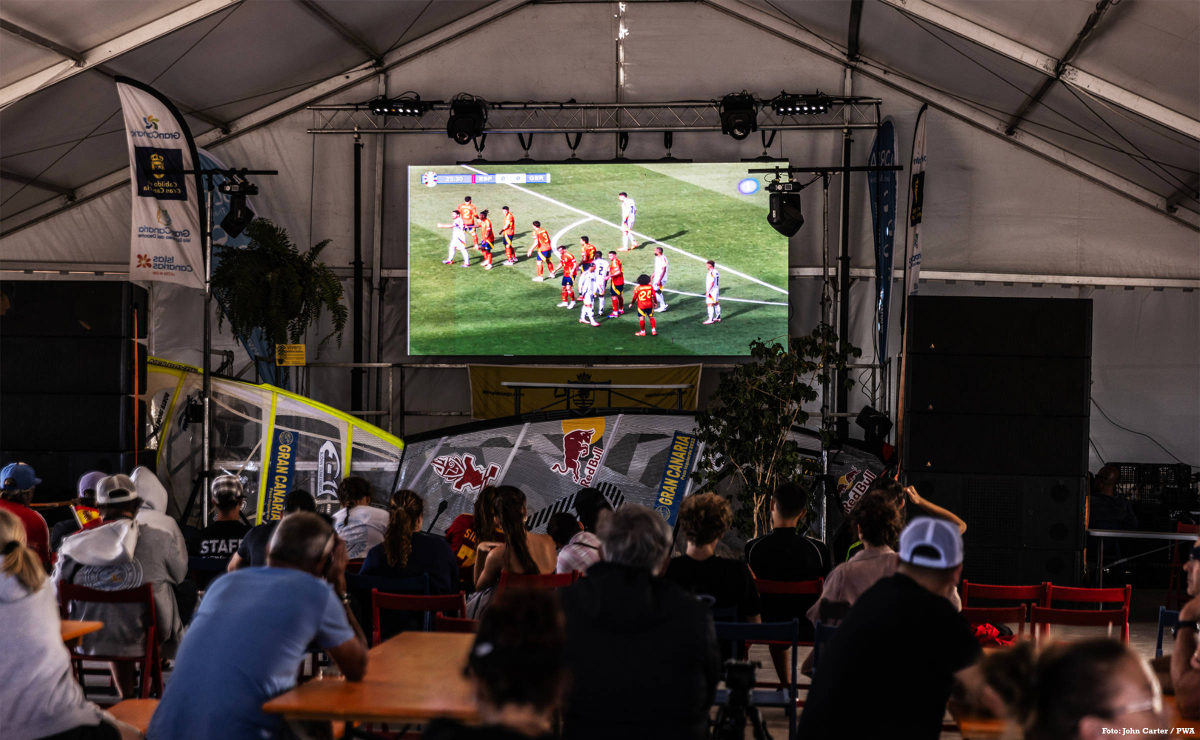 König Fußball zu Gast beim Windsurf World Cup